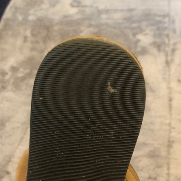 American Eagle leather flip flops - Picture 3 of 3